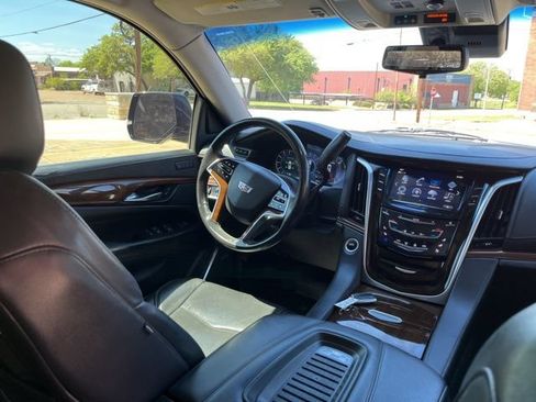 Used 2020 Cadillac Escalade Luxury AWD/4WD image 26