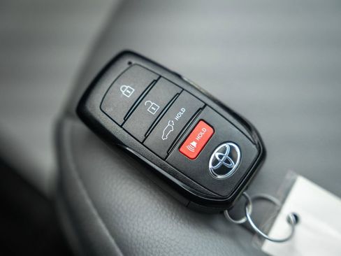 Used 2026 Toyota Highlander XLE AWD/4WD image 46