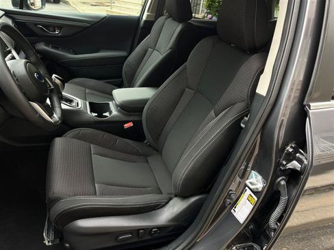 Used 2025 Subaru Outback Premium AWD/4WD image 9