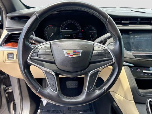 Used 2018 Cadillac XT5 Luxury w/ Driver Awareness Package image 12