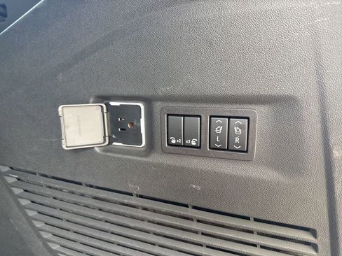Used 2023 GMC Yukon XL Denali w/ Advanced Technology Package AWD/4WD image 55