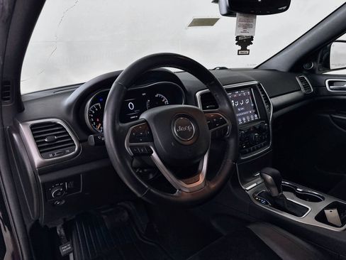 Used 2018 Jeep Grand Cherokee Altitude AWD/4WD image 9