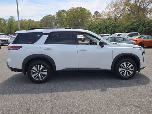 New 2026 Nissan Pathfinder SL image 10