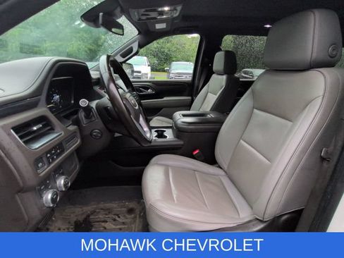 Used 2023 GMC Yukon XL SLT w/ SLT Luxury Package AWD/4WD image 9