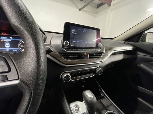 Used 2024 Nissan Altima 2.5 SV image 17