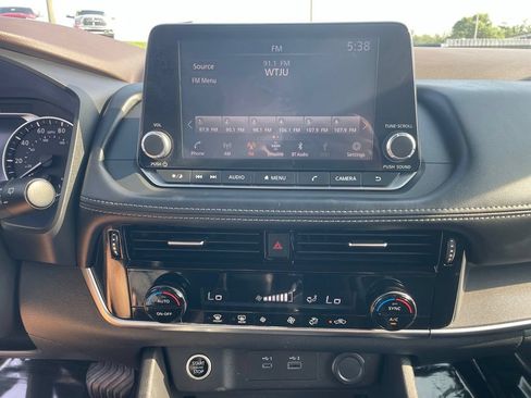 Used 2021 Nissan Rogue SV FWD image 23