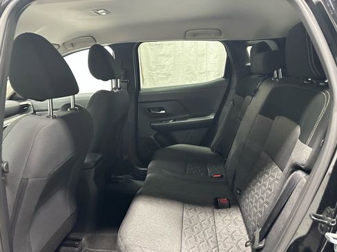 Used 2025 Nissan Kicks SV AWD/4WD image 40