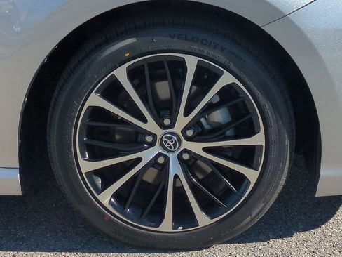 Certified 2020 Toyota Camry SE image 11