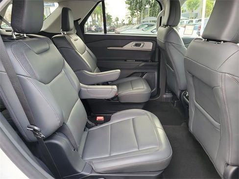 Used 2025 Ford Explorer Active w/ Active Comfort Package image 17