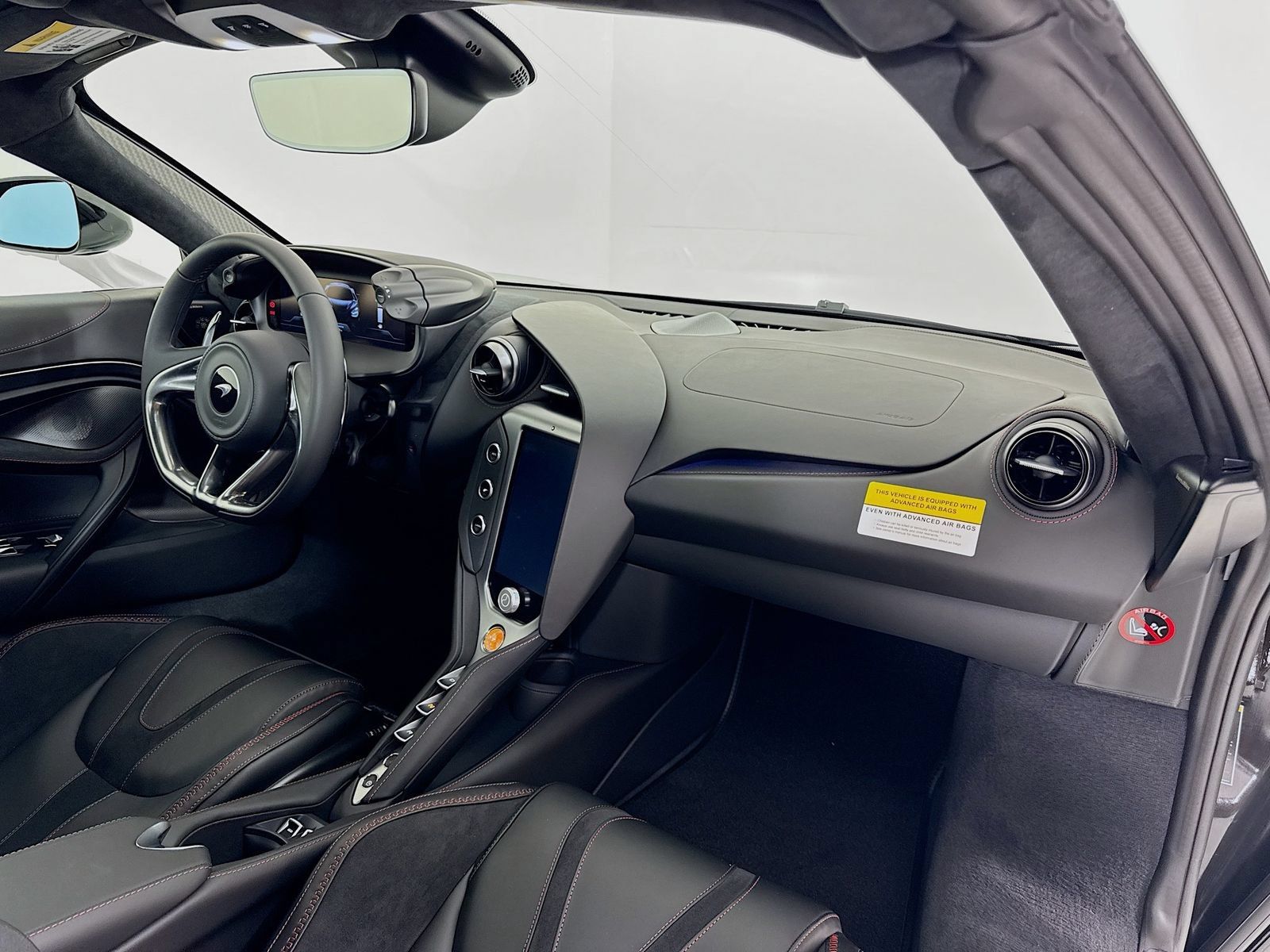 Used 2026 McLaren 750S Spider RWD image 24