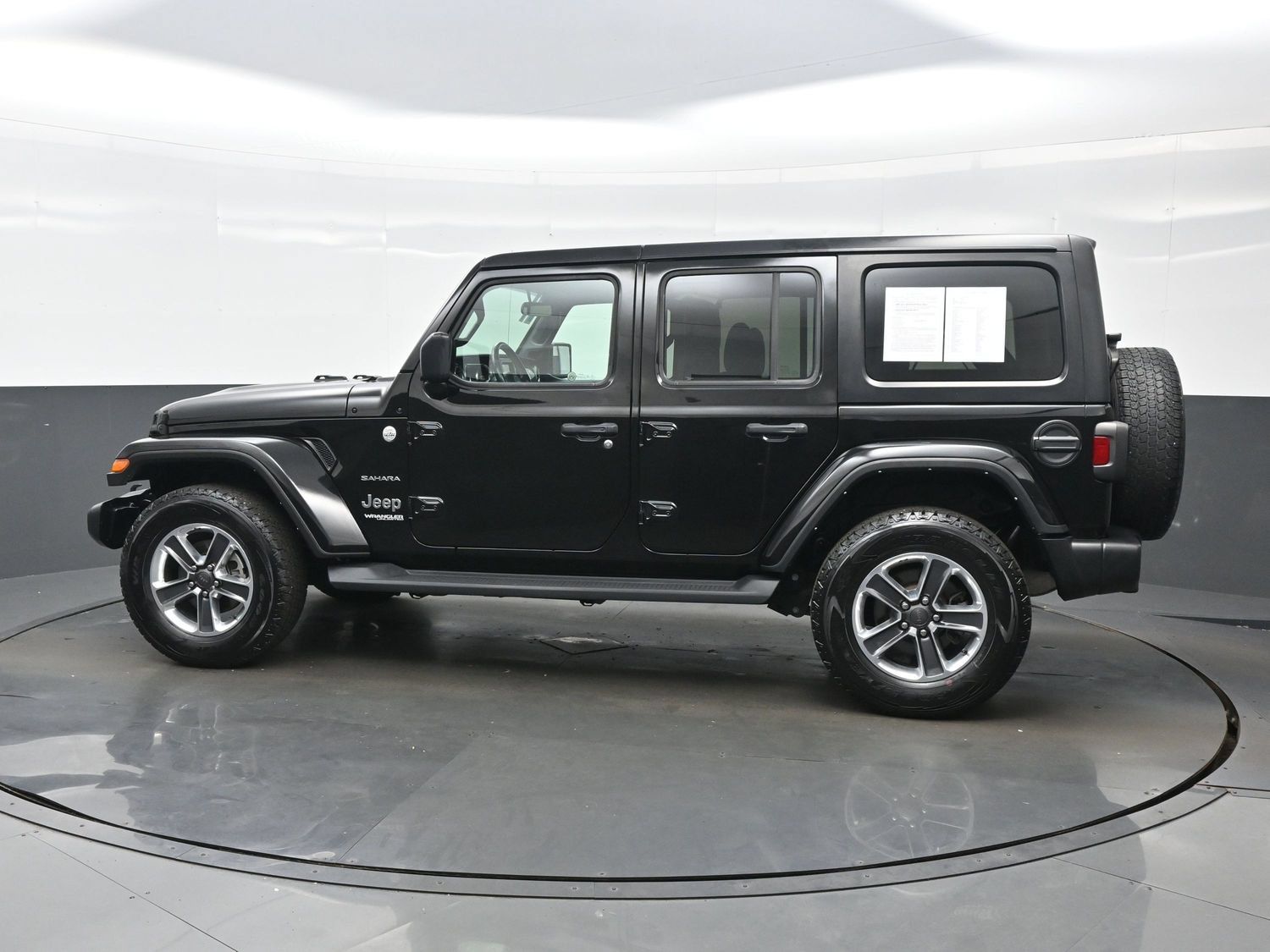 Used 2021 Jeep Wrangler Unlimited Sahara w/ Cold Weather Group AWD/4WD image 4