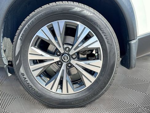 Used 2021 Nissan Rogue SV w/ Premium Package image 25
