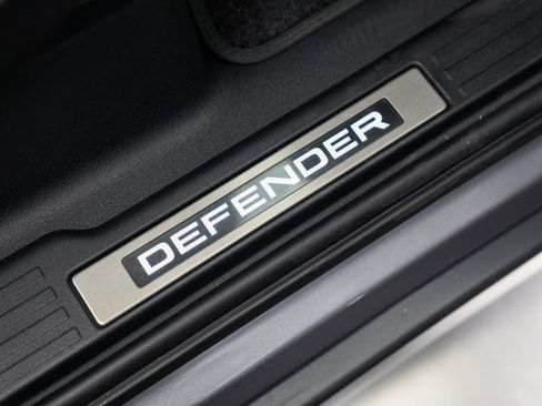 Used 2023 Land Rover Defender 90 X-Dynamic SE image 23
