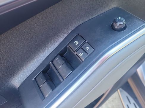 Certified 2023 Toyota Highlander XLE image 11