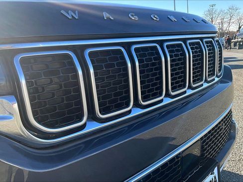 Used 2024 Jeep Wagoneer L Series II w/ Premium Group I image 30