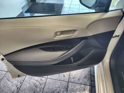 Used 2022 Toyota Corolla LE FWD image 13