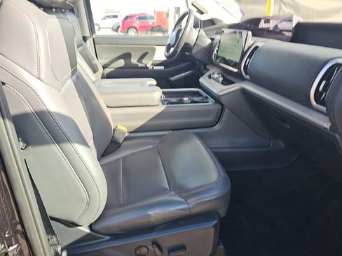 Used 2025 Ford Expedition Active image 3