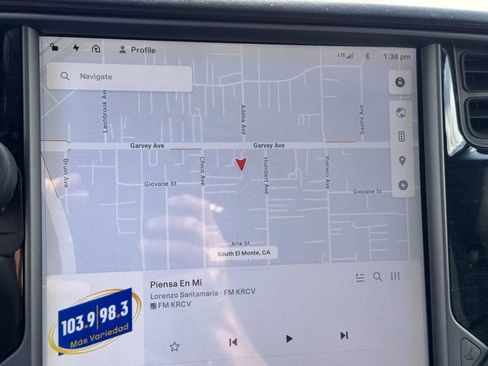 Used 2018 Tesla Model X 75D image 13