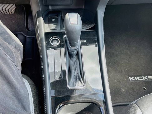Used 2024 Nissan Kicks SR w/ SR Premium Package FWD image 16