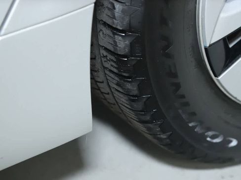 Certified 2018 Toyota Prius Two image 35