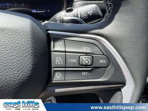 Used 2023 Jeep Grand Cherokee L Limited AWD/4WD image 25