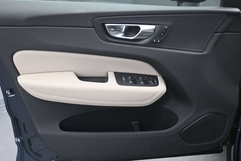 Certified 2026 Volvo XC60 B5 Plus AWD/4WD image 5