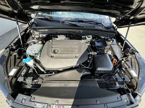 Certified 2024 Volvo XC40 B5 Core AWD/4WD image 14