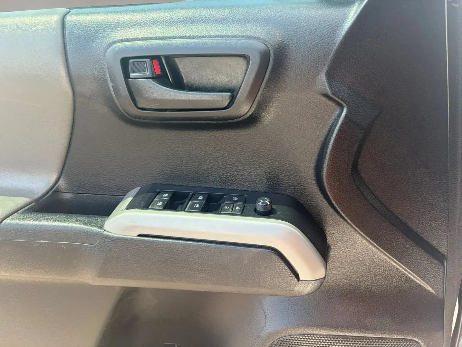 Used 2019 Toyota Tacoma SR5 AWD/4WD image 21