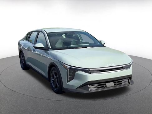 Used 2025 Kia K4 LXS image 3