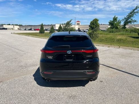 Used 2022 Toyota Venza LE AWD/4WD image 6
