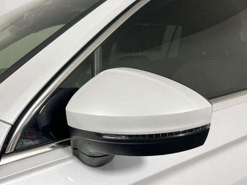 Used 2023 Volkswagen Tiguan SE image 12