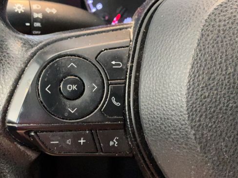 Certified 2022 Toyota RAV4 LE AWD/4WD image 11