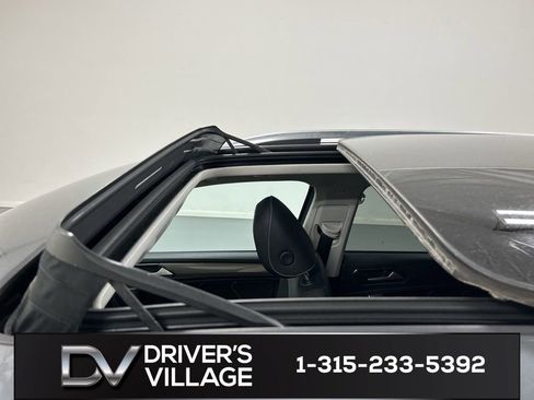 Used 2022 Volkswagen Tiguan SE w/ Panoramic Sunroof Package AWD/4WD image 19