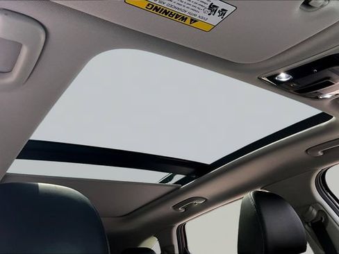 Used 2025 Kia Sorento S w/ Panoramic Sunroof Package FWD image 27