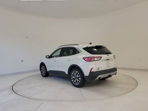 Used 2020 Ford Escape Titanium AWD/4WD image 3