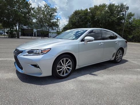 Used 2017 Lexus ES 300h w/ Luxury Package FWD image 7