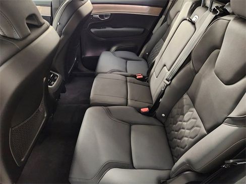 Used 2025 Volvo XC90 B5 Plus image 29