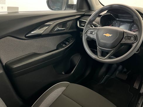 Used 2023 Chevrolet TrailBlazer LT FWD image 12