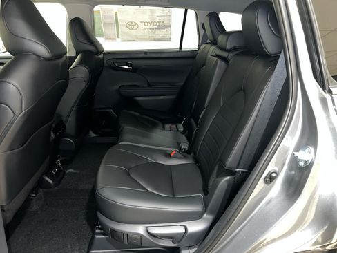 New 2026 Toyota Highlander XLE AWD/4WD image 12