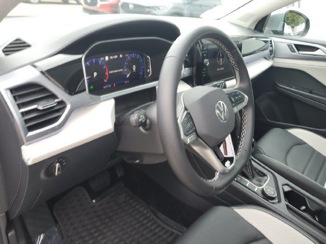 Used 2025 Volkswagen Taos SEL AWD/4WD image 19