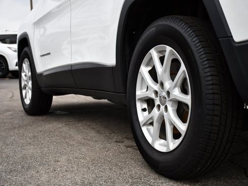 Used 2018 Jeep Cherokee Latitude Plus w/ Comfort/Convenience Group image 10