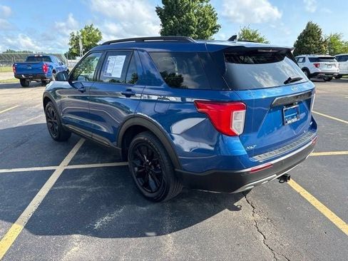 Used 2021 Ford Explorer XLT w/ Equipment Group 202A AWD/4WD image 16