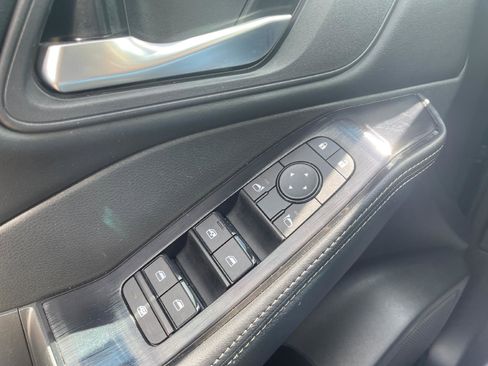 Used 2025 Nissan Rogue SV AWD/4WD image 17