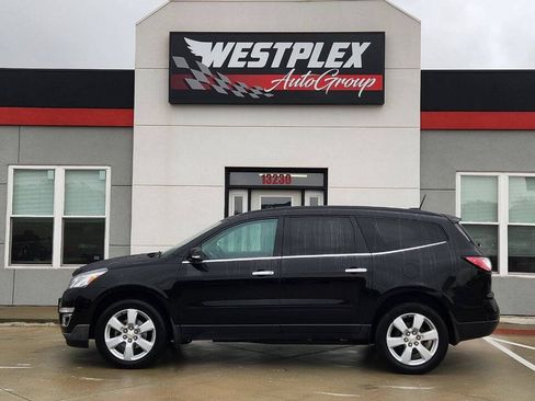 Used 2016 Chevrolet Traverse LT w/ Style and Technology Package FWD image 27