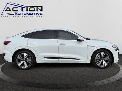 Used 2024 Audi Q8 e-tron Premium Plus image 9