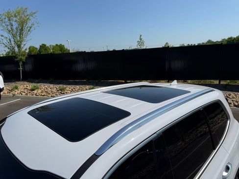 Used 2022 Kia Telluride SX w/ Towing Package FWD image 16