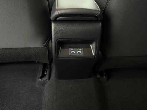 Used 2025 Toyota Corolla SE FWD image 33