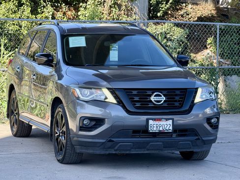 Used 2018 Nissan Pathfinder SL w/ Midnight Edition Package FWD image 2