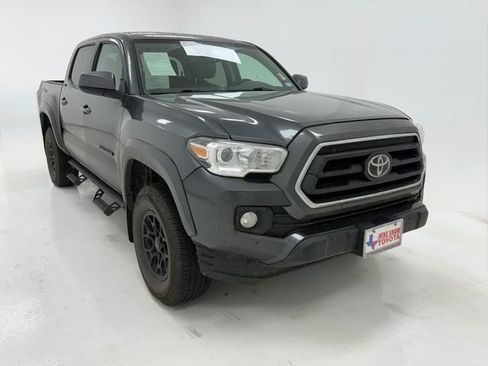 Used 2022 Toyota Tacoma SR5 RWD image 2