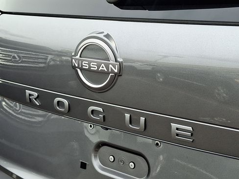 Certified 2024 Nissan Rogue SV w/ SV Premium Package AWD/4WD image 31